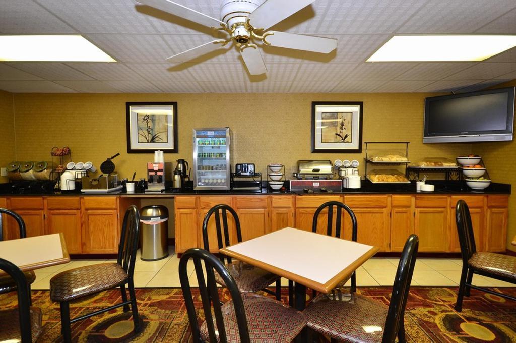 Quality Inn Merriam Kansas City Ngoại thất bức ảnh